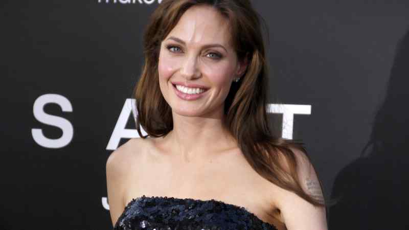Tinseltown / Shutterstock.com